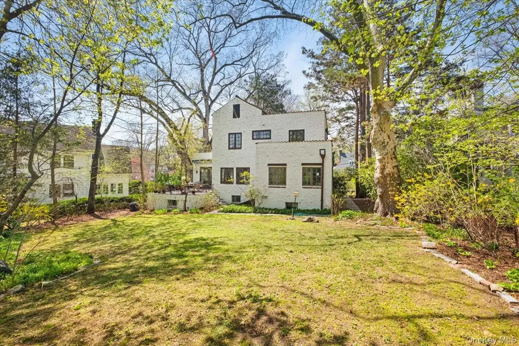 40 Lookout Circle Larchmont NY 10538