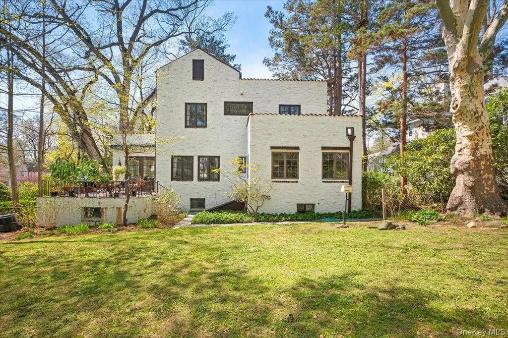 40 Lookout Circle Larchmont NY 10538
