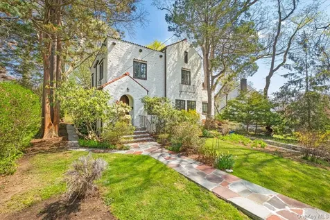 40 Lookout Circle Larchmont NY 10538