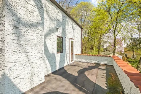 40 Lookout Circle Larchmont NY 10538