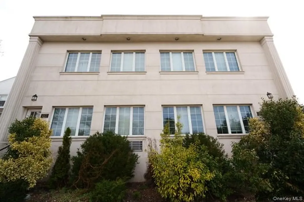450 E Park Avenue Long Beach NY 11561
