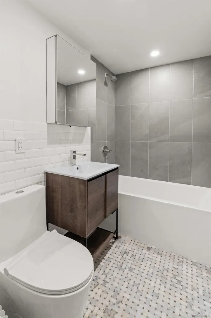 385 Vernon Avenue Brooklyn NY 11206