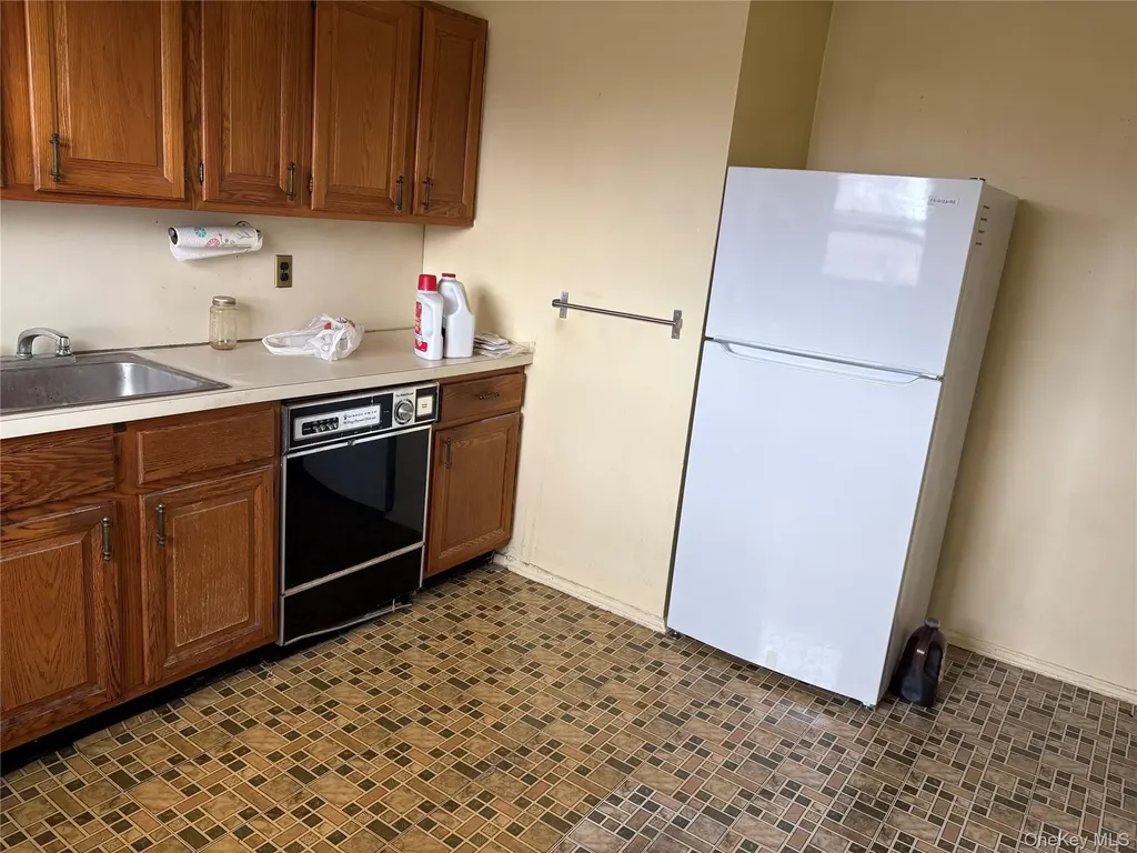 74-81 220th Street Bayside NY 11364