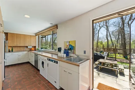 98 Cushman Road Scarsdale NY 10583