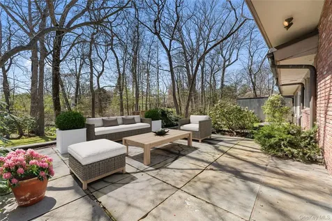 98 Cushman Road Scarsdale NY 10583
