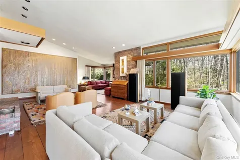 98 Cushman Road Scarsdale NY 10583