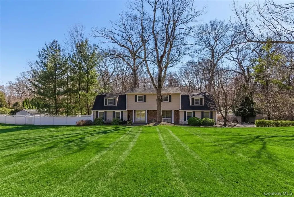 12 Bob O Link Lane Northport NY 11768