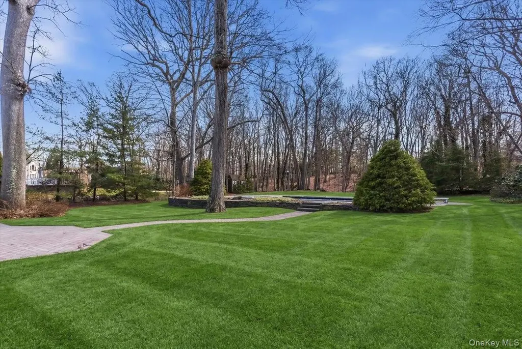 12 Bob O Link Lane Northport NY 11768