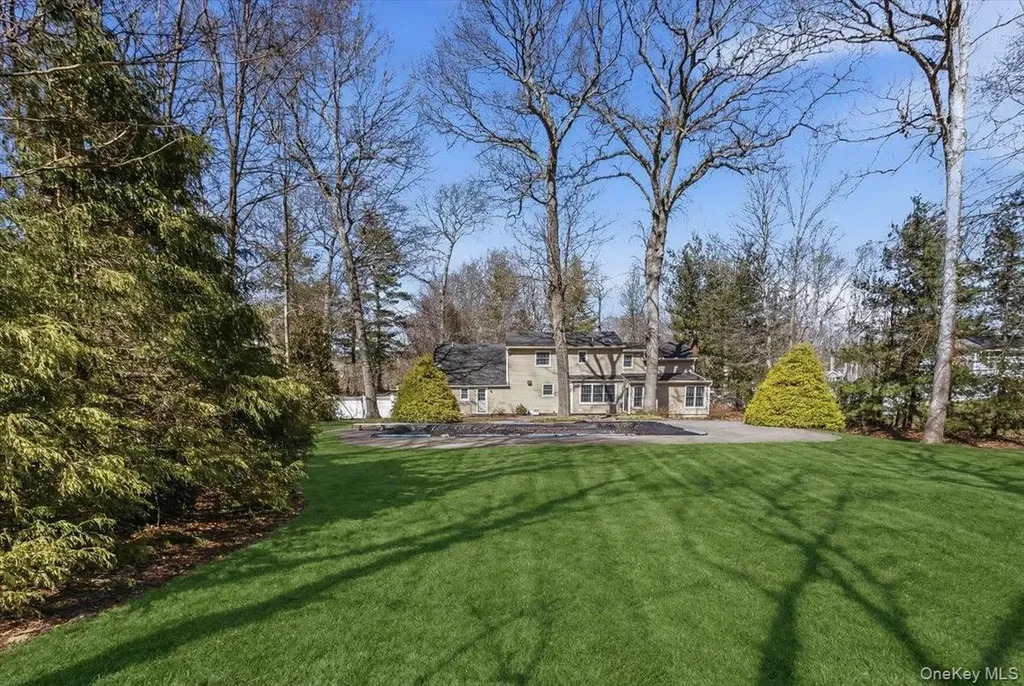 12 Bob O Link Lane Northport NY 11768