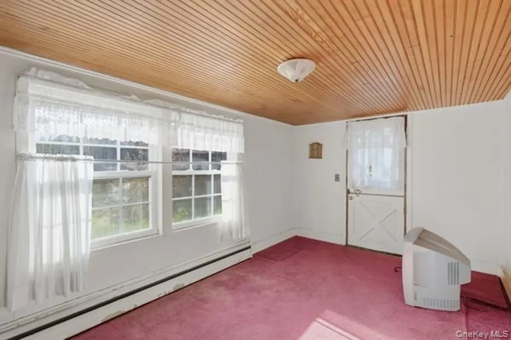 32 Heinsman Lane Wallkill NY 12589
