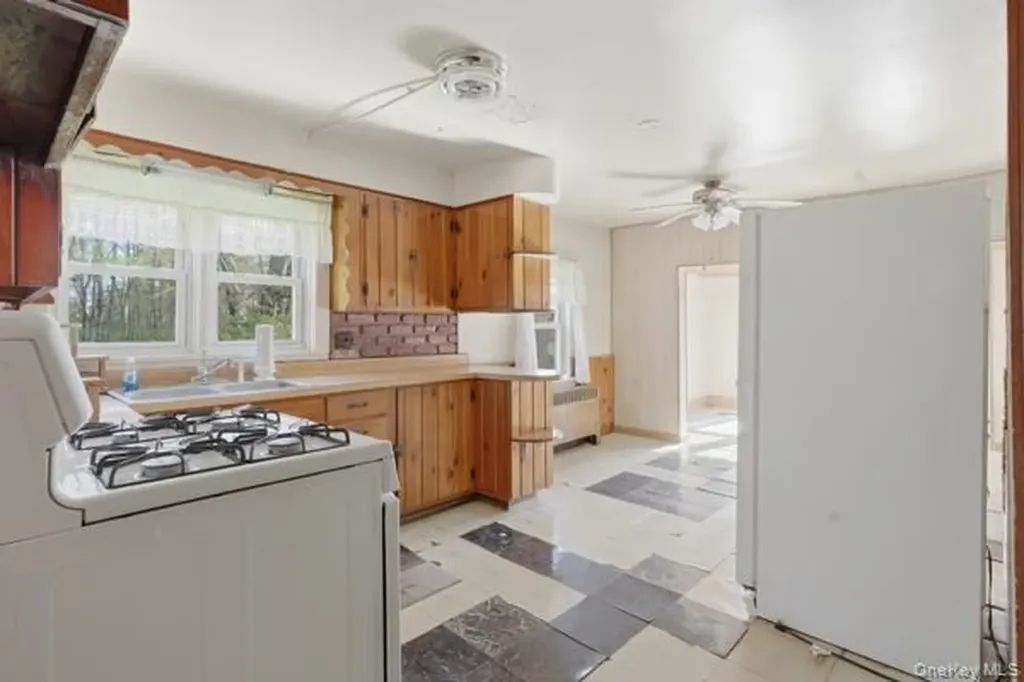 32 Heinsman Lane Wallkill NY 12589