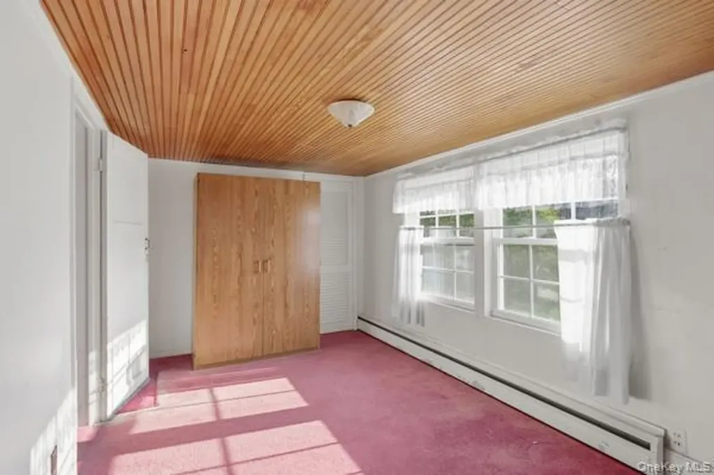 32 Heinsman Lane Wallkill NY 12589