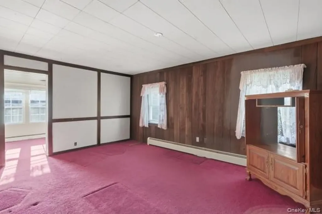 32 Heinsman Lane Wallkill NY 12589