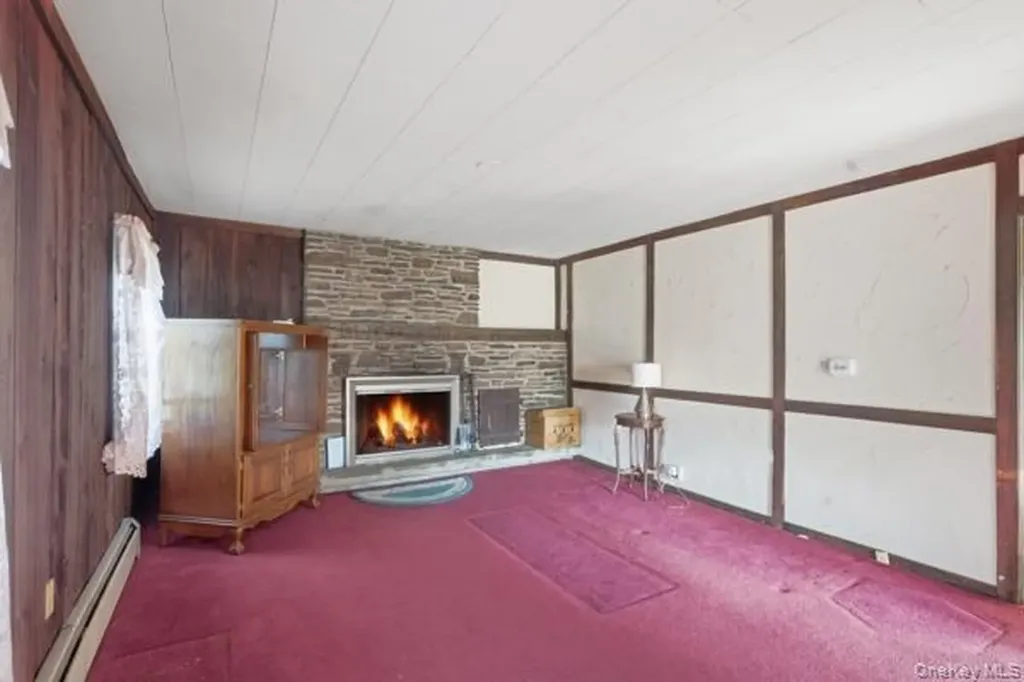 32 Heinsman Lane Wallkill NY 12589
