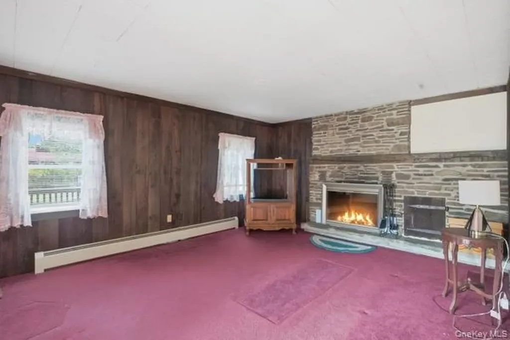 32 Heinsman Lane Wallkill NY 12589