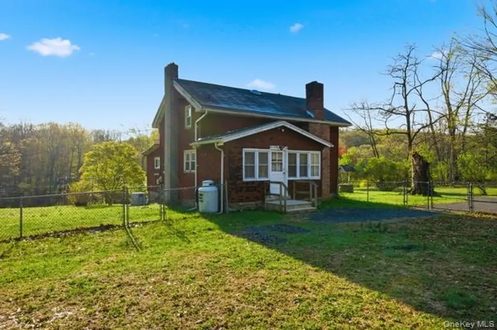32 Heinsman Lane Wallkill NY 12589