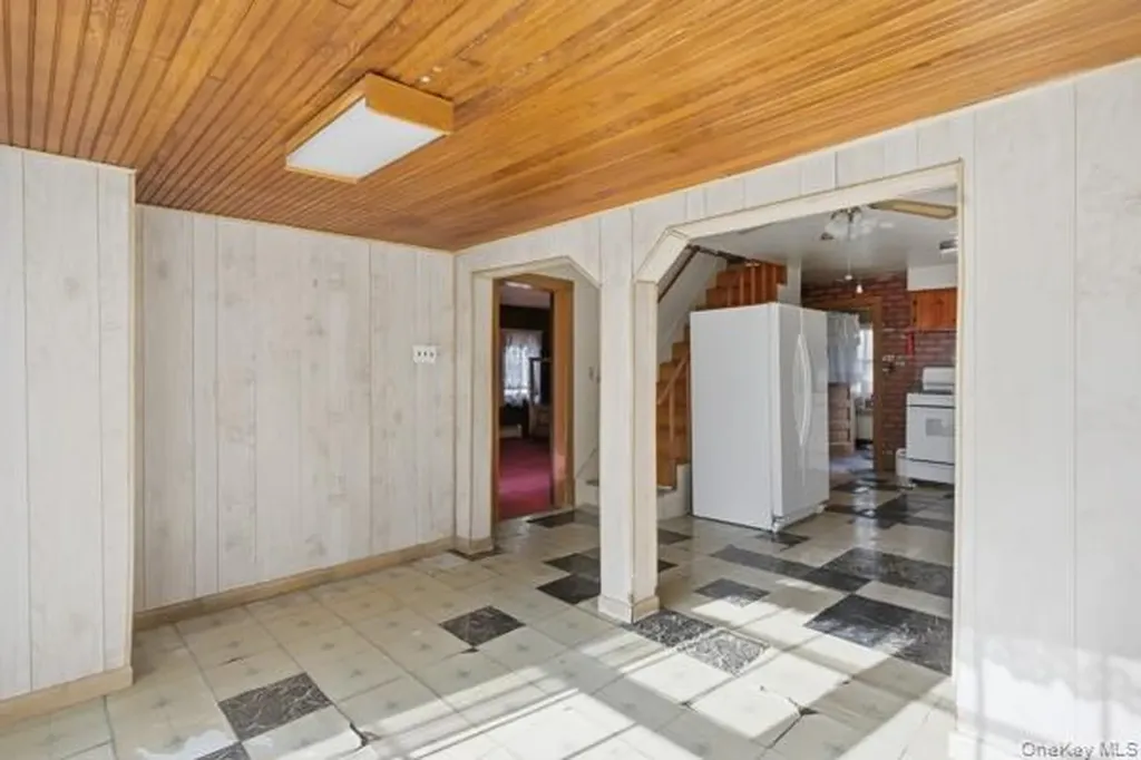 32 Heinsman Lane Wallkill NY 12589