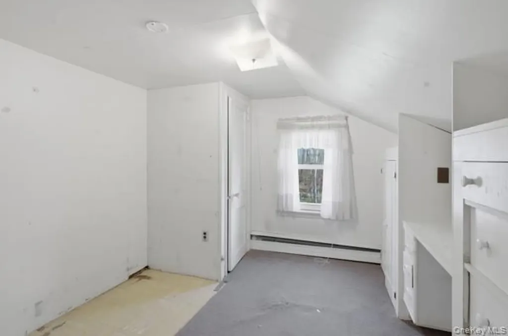 32 Heinsman Lane Wallkill NY 12589