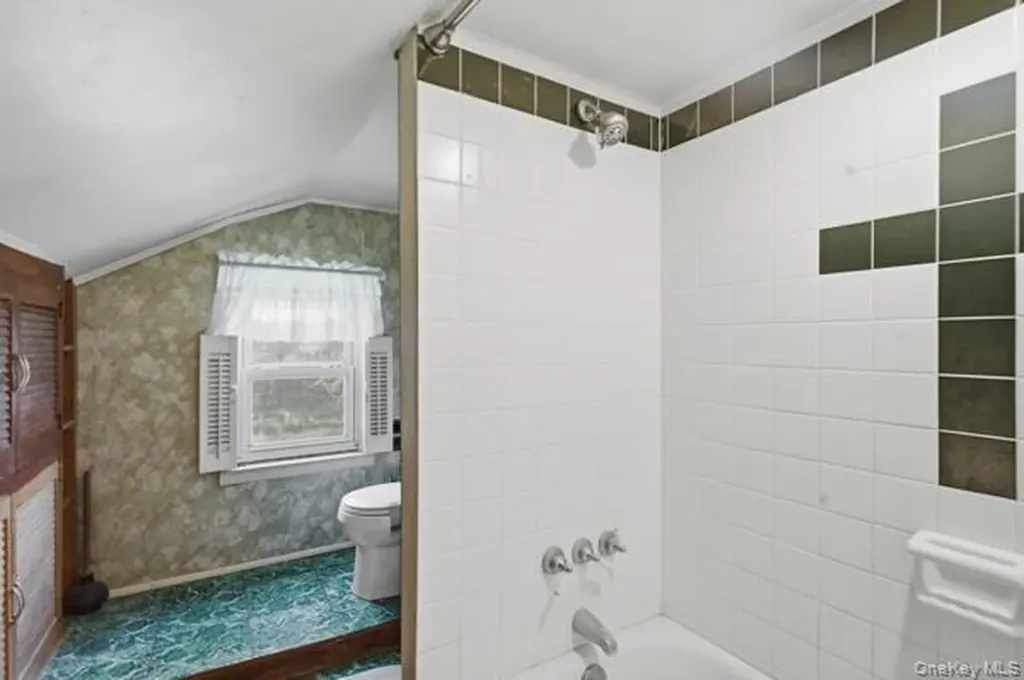 32 Heinsman Lane Wallkill NY 12589