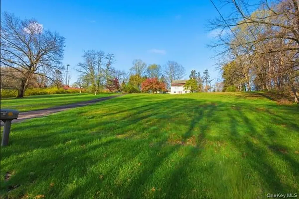 32 Heinsman Lane Wallkill NY 12589