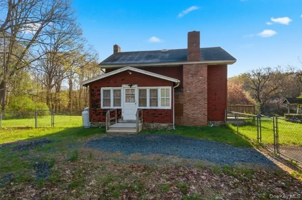 32 Heinsman Lane Wallkill NY 12589