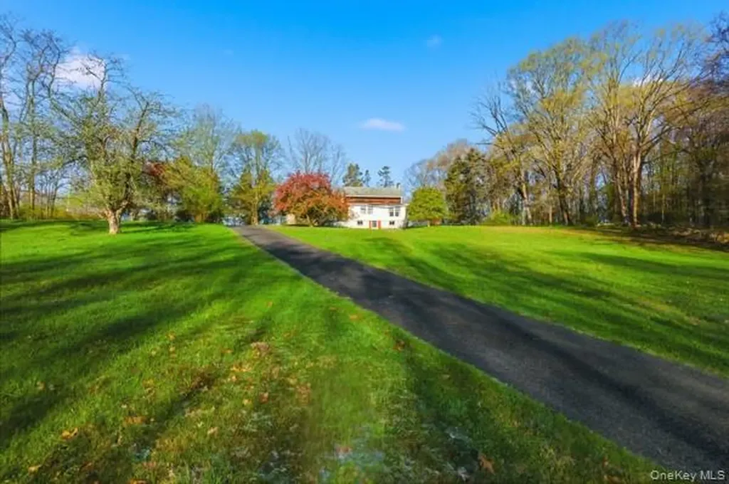 32 Heinsman Lane Wallkill NY 12589