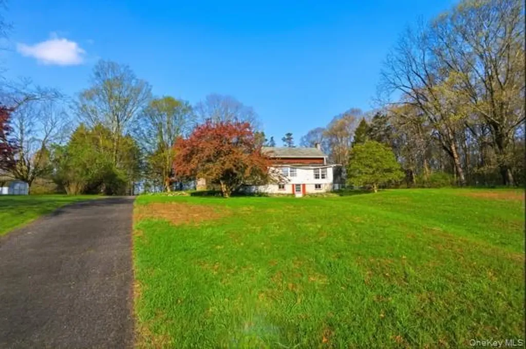 32 Heinsman Lane Wallkill NY 12589