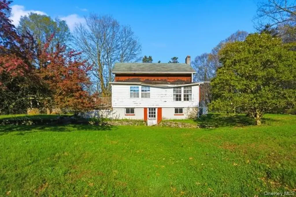 32 Heinsman Lane Wallkill NY 12589