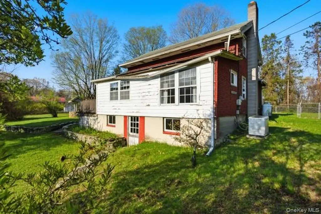 32 Heinsman Lane Wallkill NY 12589