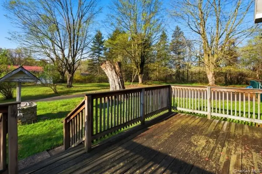 32 Heinsman Lane Wallkill NY 12589