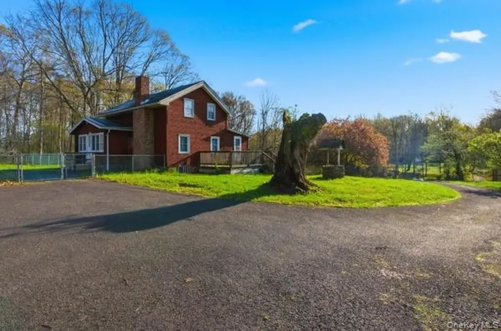 32 Heinsman Lane Wallkill NY 12589