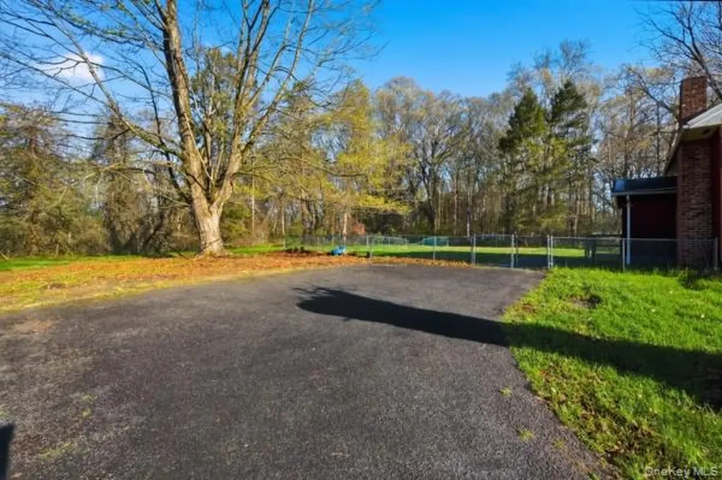32 Heinsman Lane Wallkill NY 12589
