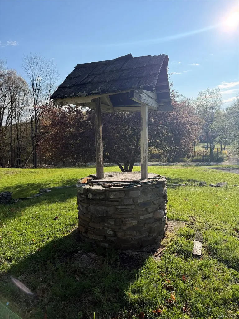 32 Heinsman Lane Wallkill NY 12589