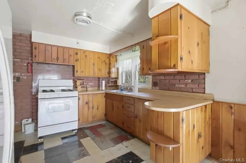 32 Heinsman Lane Wallkill NY 12589