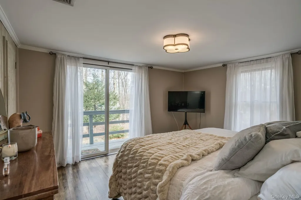 24 Forrest Drive Lloyd Harbor NY 11743
