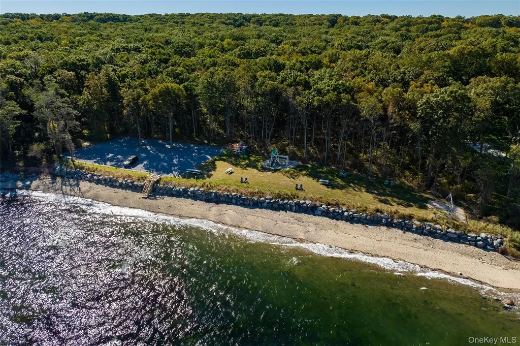 24 Forrest Drive Lloyd Harbor NY 11743