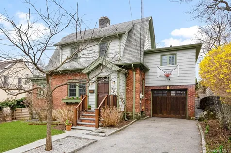 35 Wildwood Road New Rochelle NY 10804