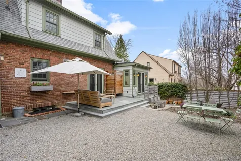 35 Wildwood Road New Rochelle NY 10804