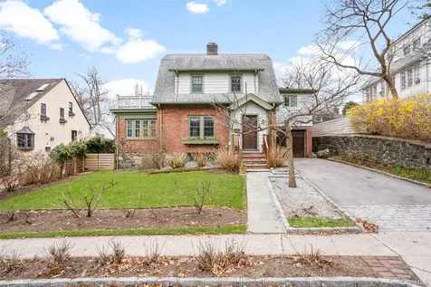 35 Wildwood Road New Rochelle NY 10804