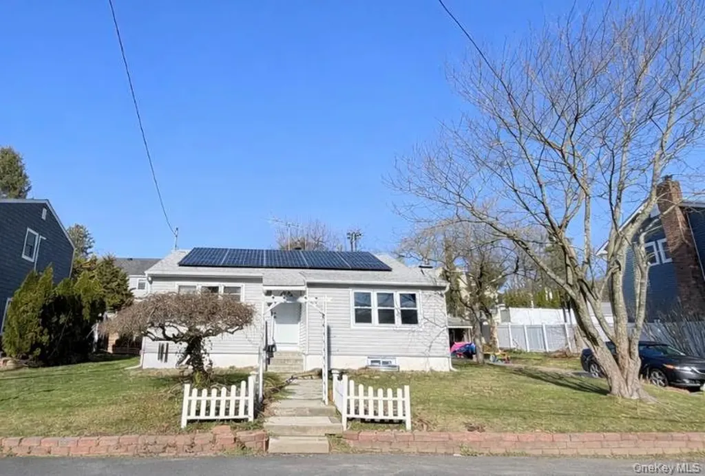 2 Margaret Lane Huntington NY 11743