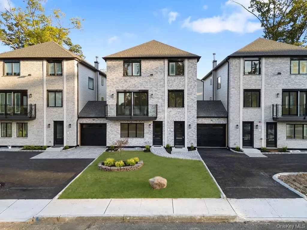 27 Ellish Parkway Spring Valley NY 10977