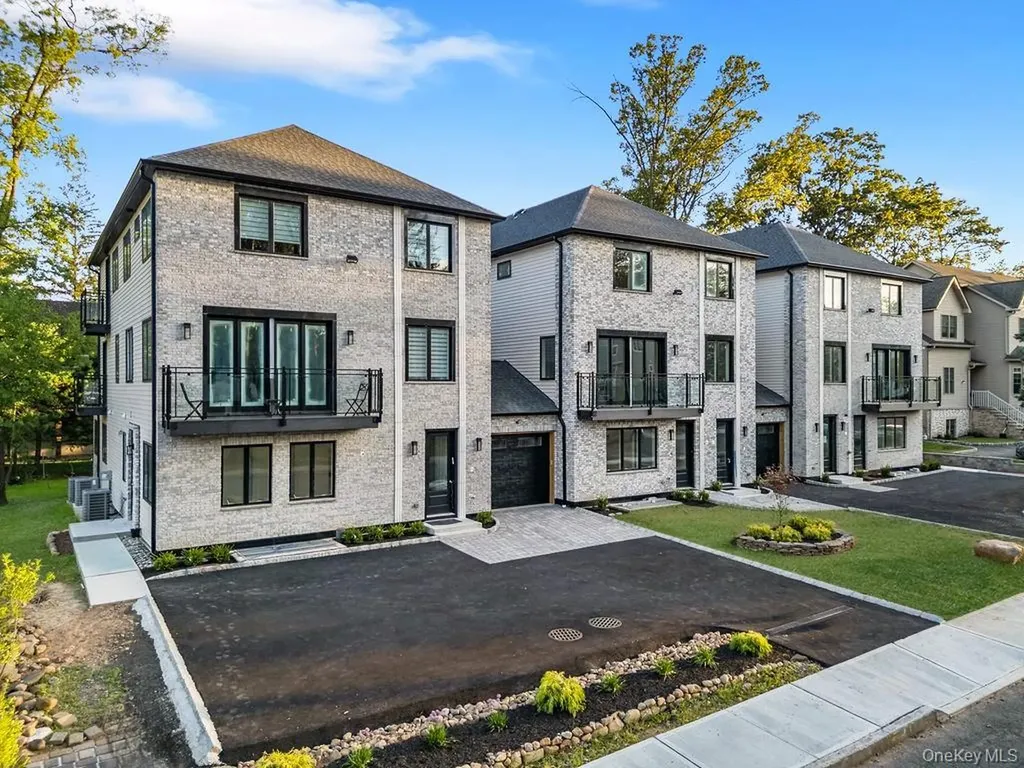 27 Ellish Parkway Spring Valley NY 10977