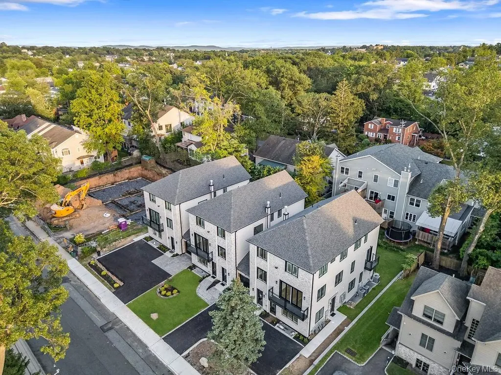 27 Ellish Parkway Spring Valley NY 10977
