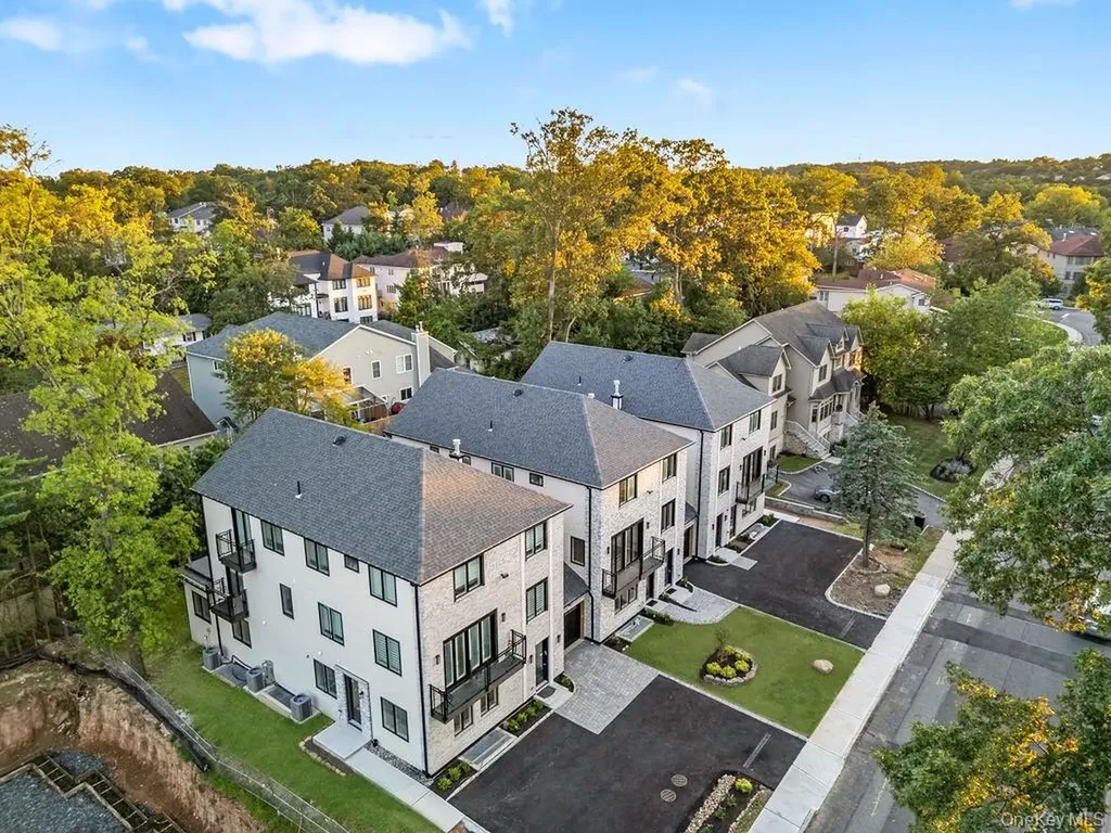 27 Ellish Parkway Spring Valley NY 10977