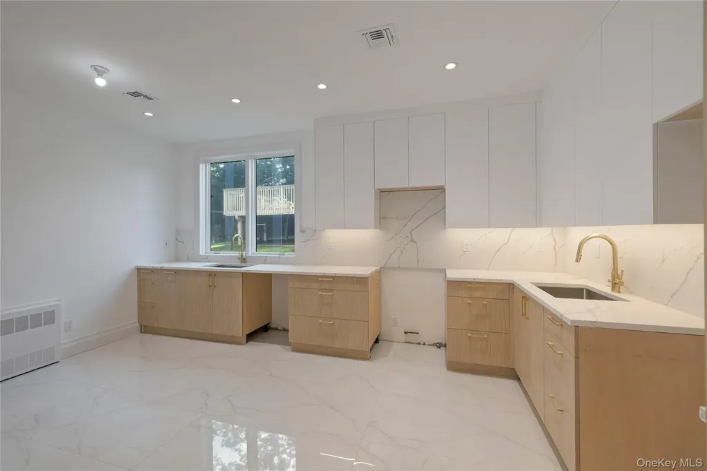 27 Ellish Parkway Spring Valley NY 10977