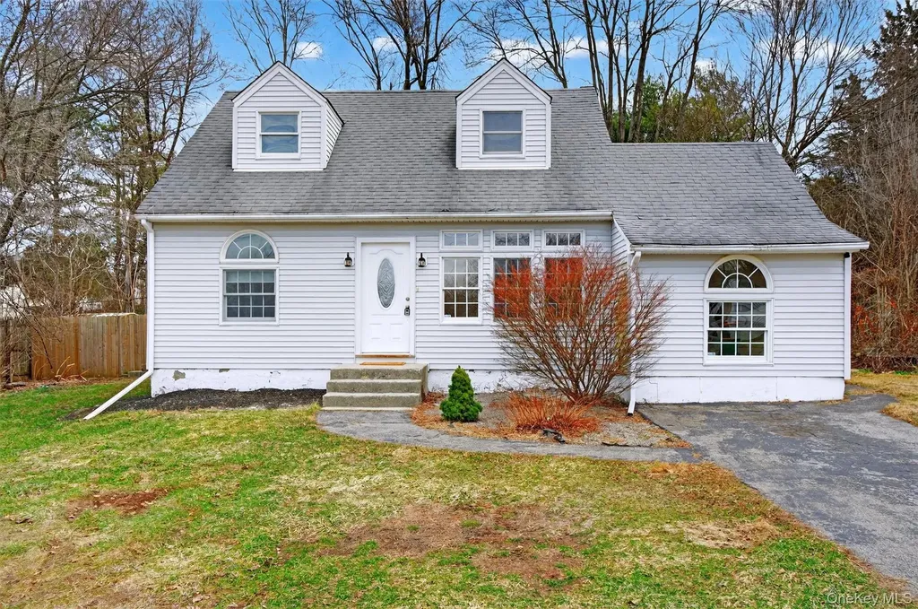 19 Cayuga Drive Wappingers Falls NY 12590
