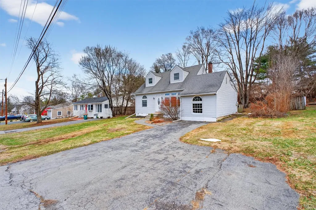 19 Cayuga Drive Wappingers Falls NY 12590