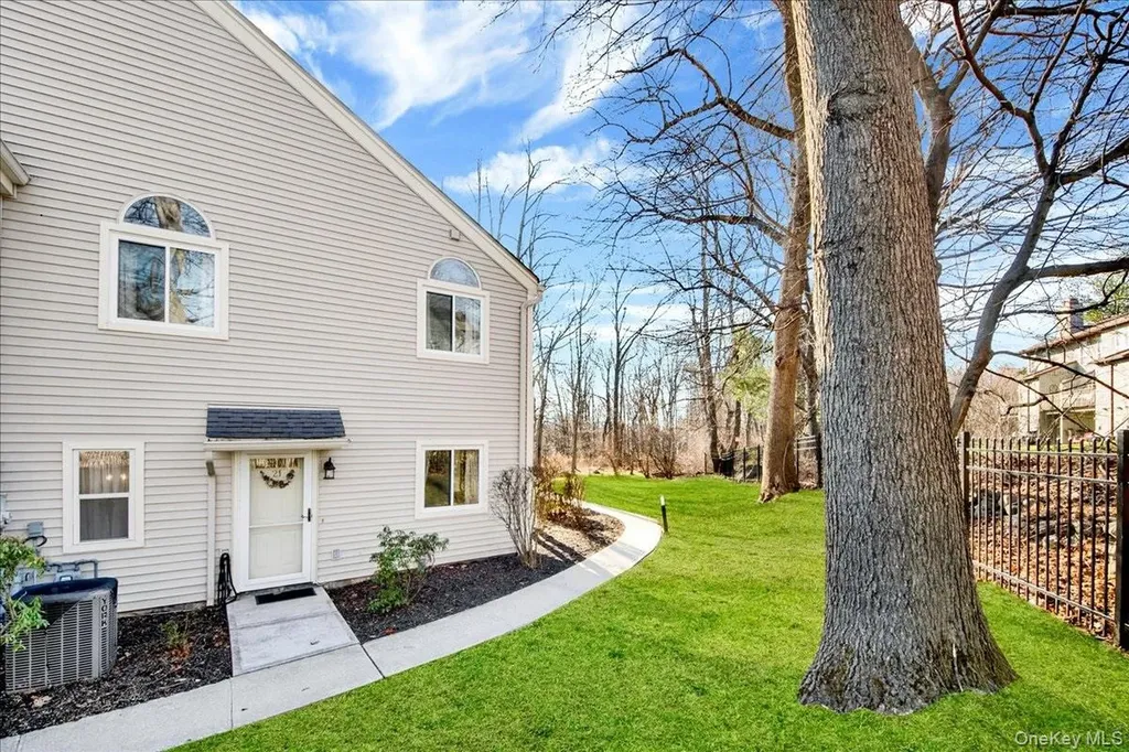 21 Arbor Way Peekskill NY 10566