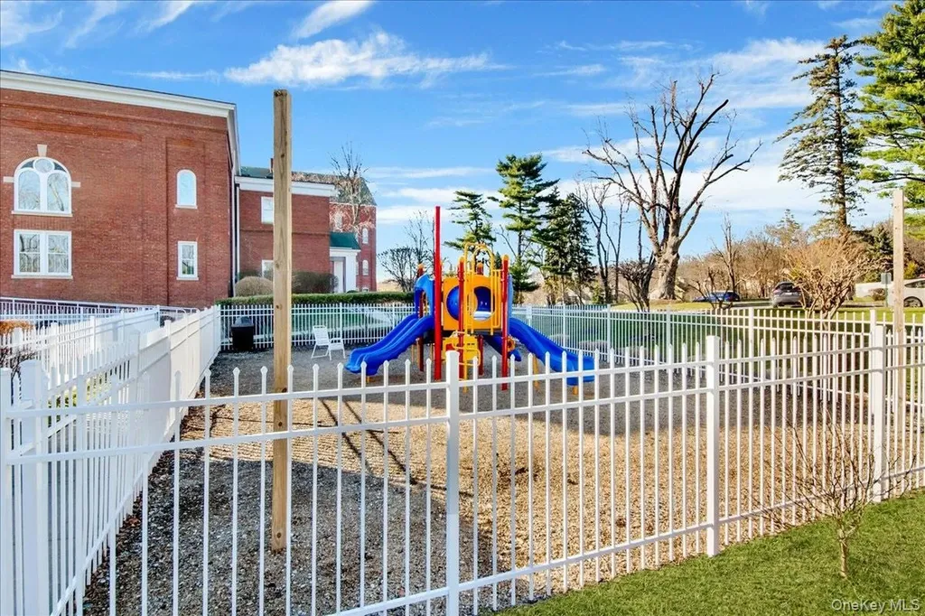 21 Arbor Way Peekskill NY 10566