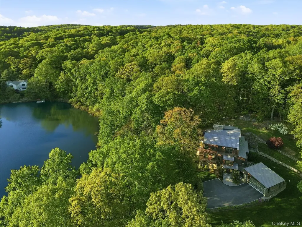 2 Lakeridge Drive Armonk NY 10504